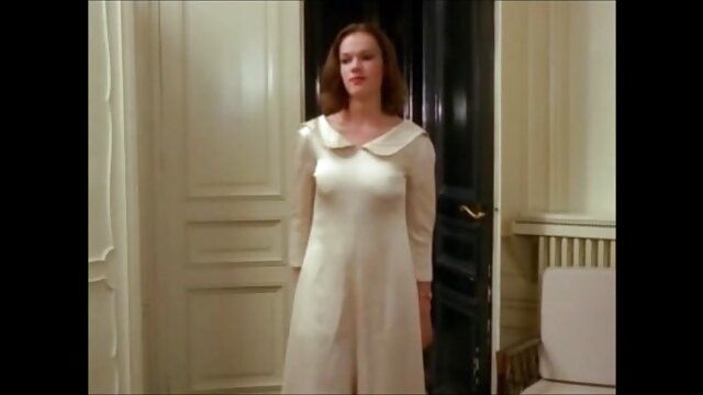 một vòi xxxxnhatban đen ở cả hai đầu.