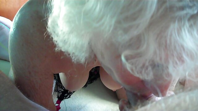 Quan hệ tình dục trên phim xec xxxx bàn