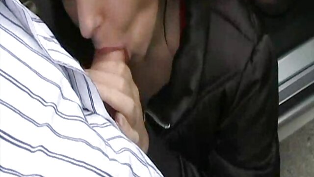 Il me fait les seins et phin set xxxx je l'encule