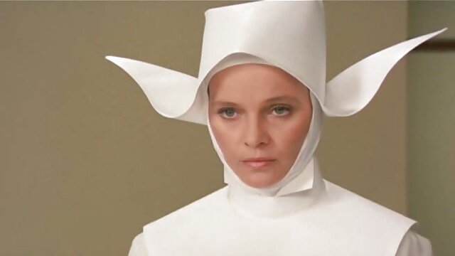 Không thể cưỡng lại Babe Elisabeth Marx cởi đồ lót sexy của cô ấy phim xxxc