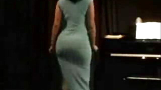 Nô lệ fim xxxx cao su mặc quần áo và đắp mặt nạ