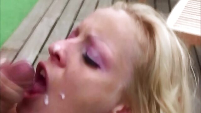 Hailey trẻ kéo dài cô ấy L. phim vl xxxx với một quái vật giả